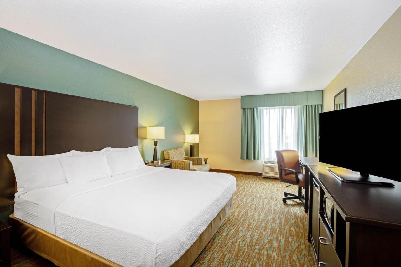 La Quinta By Wyndham Gillette Hotel Exterior photo